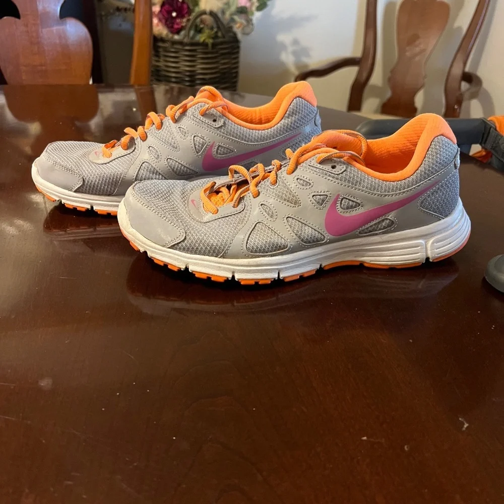 Nike Revolution 2 Athletic Running Shoes Size 9.5 - Picture 4 of 8